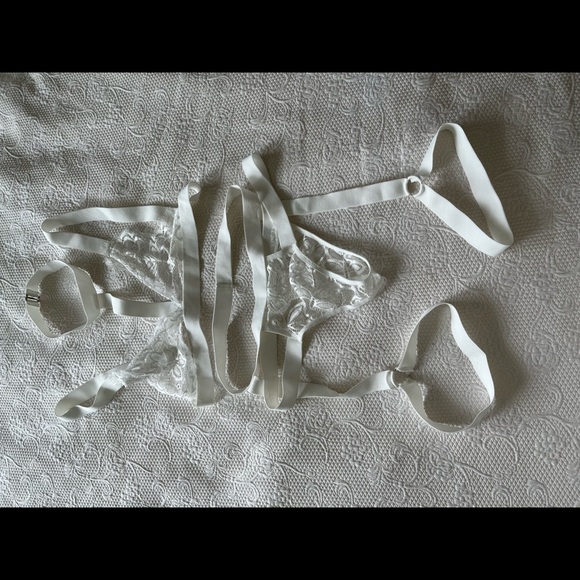 Unworn lacy lingerie - Picture 1 of 3